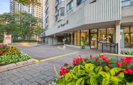 3 odalılar daire Yonge Street'da, Kanada. C$962,000