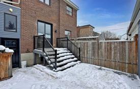 8 odalılar konak Old Toronto'da, Kanada. C$3,035,000