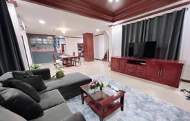 4 odalılar şehir içinde müstakil ev 350 m² Ko Kaeo'da, Tayland. $223,000