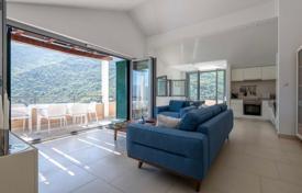 2 odalılar çatı dairesi 90 m² Morinj'da, Karadağ. 360,000 €