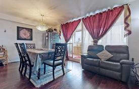 3 odalılar daire East York'da, Kanada. C$864,000