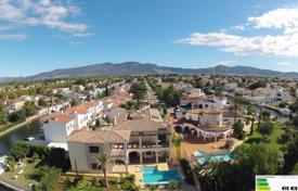 7 odalılar şehir içinde müstakil ev 546 m² Empuriabrava'da, İspanya. 1,990,000 €