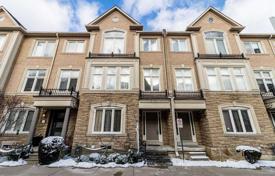 4 odalılar konak Etobicoke'de, Kanada. C$1,557,000