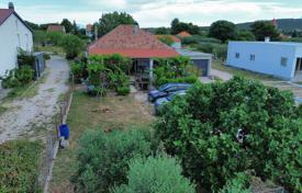 5 odalılar şehir içinde müstakil ev 154 m² Zadar County'da, Hırvatistan. 350,000 €
