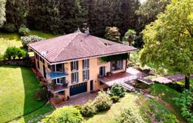 8 odalılar villa 800 m² Varese'de, İtalya. 2,900,000 €