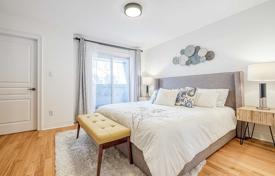 9 odalılar konak North York'da, Kanada. C$1,426,000