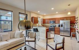 3 odalılar şehir içinde müstakil ev 166 m² Miami'de, Amerika Birleşik Devletleri. $450,000