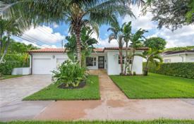 Yazlık ev – Coral Gables, Florida, Amerika Birleşik Devletleri. $765,000