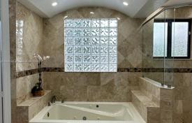 4 odalılar şehir içinde müstakil ev 346 m² Miami'de, Amerika Birleşik Devletleri. $1,495,000