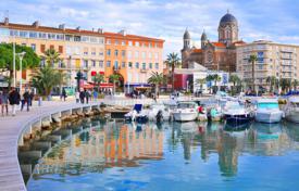 New residential complex with apartments Saint-Raphael'de, Fransa. Min.302,000 €