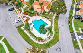 Şehir içinde müstakil ev – Pembroke Pines, Broward, Florida,  Amerika Birleşik Devletleri. $539,000
