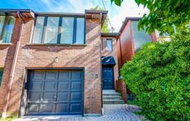 3 odalılar konak Old Toronto'da, Kanada. C$1,945,000