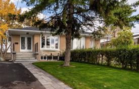 4 odalılar konak North York'da, Kanada. C$1,135,000