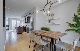 4 odalılar konak East York'da, Kanada. C$1,562,000