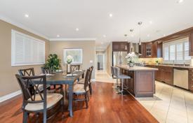10 odalılar şehir içinde müstakil ev North York'da, Kanada. C$1,720,000
