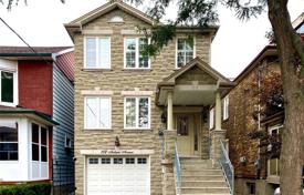 3 odalılar şehir içinde müstakil ev Old Toronto'da, Kanada. C$1,794,000