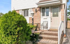 8 odalılar şehir içinde müstakil ev Etobicoke'de, Kanada. C$1,181,000