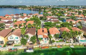 Şehir içinde müstakil ev – West End, Miami, Florida,  Amerika Birleşik Devletleri. $779,000