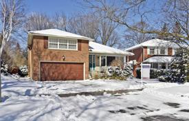 4 odalılar şehir içinde müstakil ev North York'da, Kanada. C$2,102,000
