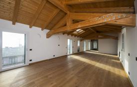 Çatı dairesi – Belgirate, Piedmont, İtalya. 490,000 €