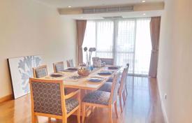 3 odalılar kondominyumda daireler Khlong Toei'de, Tayland. $3,400 haftalık
