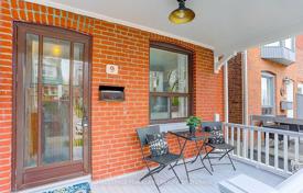7 odalılar konak Old Toronto'da, Kanada. C$1,536,000