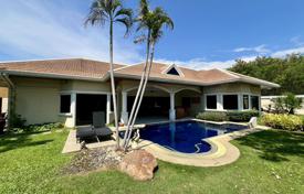 3 odalılar villa 400 m² Pattaya'da, Tayland. $563,000