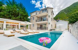 7 odalılar villa 240 m² Stoliv'da, Karadağ. 750,000 €