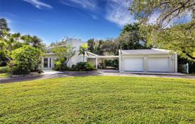 9 odalılar şehir içinde müstakil ev 296 m² Miami'de, Amerika Birleşik Devletleri. $2,350,000