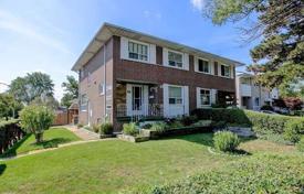 4 odalılar konak Etobicoke'de, Kanada. C$1,002,000