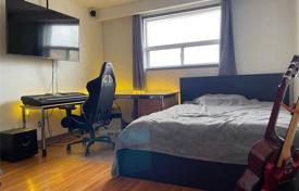9 odalılar konak North York'da, Kanada. C$1,180,000