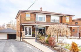 4 odalılar konak North York'da, Kanada. C$1,485,000