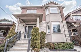 5 odalılar şehir içinde müstakil ev Old Toronto'da, Kanada. C$2,047,000