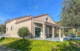Villa – Marche, İtalya. 650,000 €