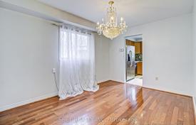 13 odalılar şehir içinde müstakil ev Scarborough'da, Kanada. C$1,449,000