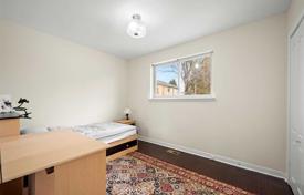 9 odalılar konak North York'da, Kanada. C$1,318,000