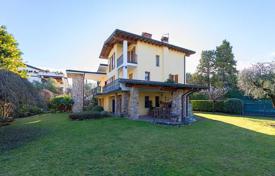 Villa – Desenzano del Garda, Lombardiya, İtalya. 1,190,000 €