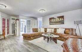 2 odalılar daire Scarborough'da, Kanada. C$727,000