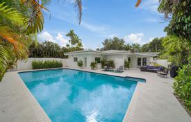 4 odalılar şehir içinde müstakil ev 267 m² Miami'de, Amerika Birleşik Devletleri. $1,750,000