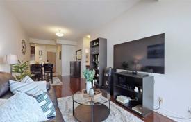 1 odalılar daire Lake Shore Boulevard West'da, Kanada. C$827,000