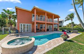 6 odalılar şehir içinde müstakil ev 485 m² Royal Palm Beach'da, Amerika Birleşik Devletleri. $1,150,000