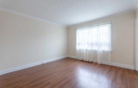 2 odalılar şehir içinde müstakil ev North York'da, Kanada. C$1,576,000