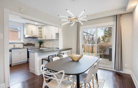 5 odalılar konak East York'da, Kanada. C$1,478,000