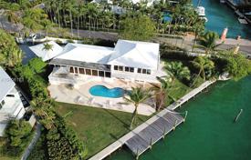 6 odalılar villa 439 m² Miami'de, Amerika Birleşik Devletleri. $8,495,000