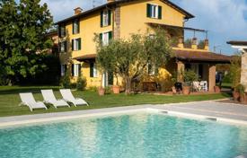 14 odalılar villa Pietrasanta'da, İtalya. 2,900,000 €
