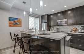 9 odalılar şehir içinde müstakil ev York'da, Kanada. C$1,346,000