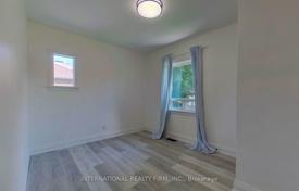 5 odalılar şehir içinde müstakil ev North York'da, Kanada. C$1,830,000