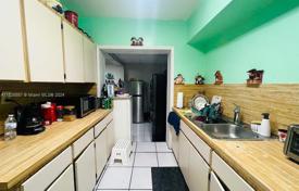 3 odalılar şehir içinde müstakil ev 154 m² Miami'de, Amerika Birleşik Devletleri. $525,000