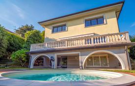 5 odalılar villa Stresa'da, İtalya. 1,050,000 €