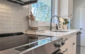9 odalılar şehir içinde müstakil ev Scarborough'da, Kanada. C$1,854,000